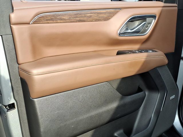 Used 2024 Chevrolet Suburban High Country AWD/4WD image 15