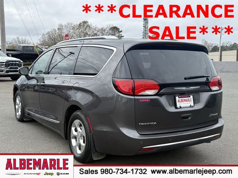 Used 2018 Chrysler Pacifica Limited image 6