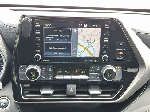 Used 2020 Toyota Highlander XLE AWD/4WD image 12