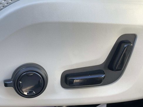 Used 2023 Volvo XC60 B5 Ultimate w/ Climate Package image 19