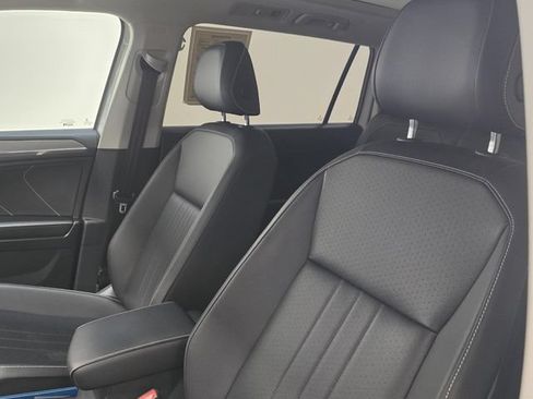 Certified 2022 Volkswagen Tiguan SE FWD image 18