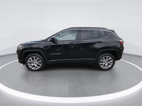 Certified 2023 Jeep Compass Latitude image 5