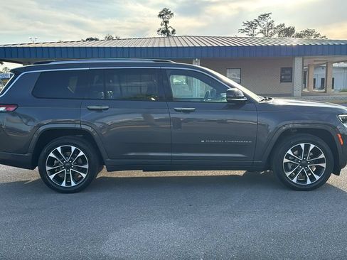 Used 2022 Jeep Grand Cherokee L Overland w/ Luxury Tech Group IV AWD/4WD image 7
