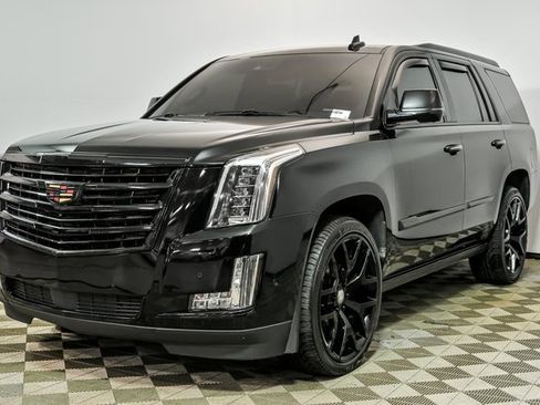 Used 2018 Cadillac Escalade Platinum image 4