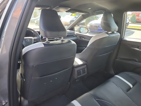Used 2025 Toyota Camry SE FWD image 12