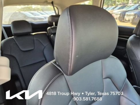 Certified 2025 Kia Telluride LX FWD image 11