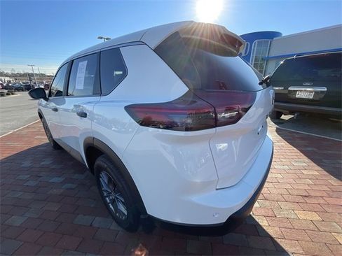 Used 2025 Nissan Rogue S image 12