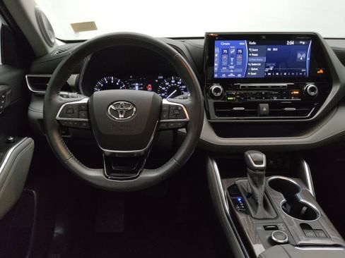 Used 2020 Toyota Highlander Limited image 22