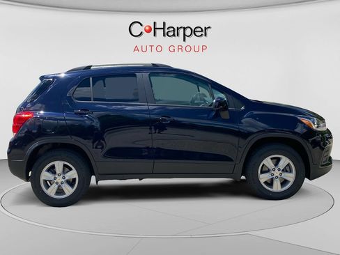 Used 2022 Chevrolet Trax LT w/ LT Convenience Package AWD/4WD image 2