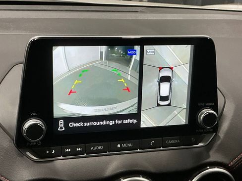 Used 2025 Nissan Sentra SR w/ SR Premium Package image 17