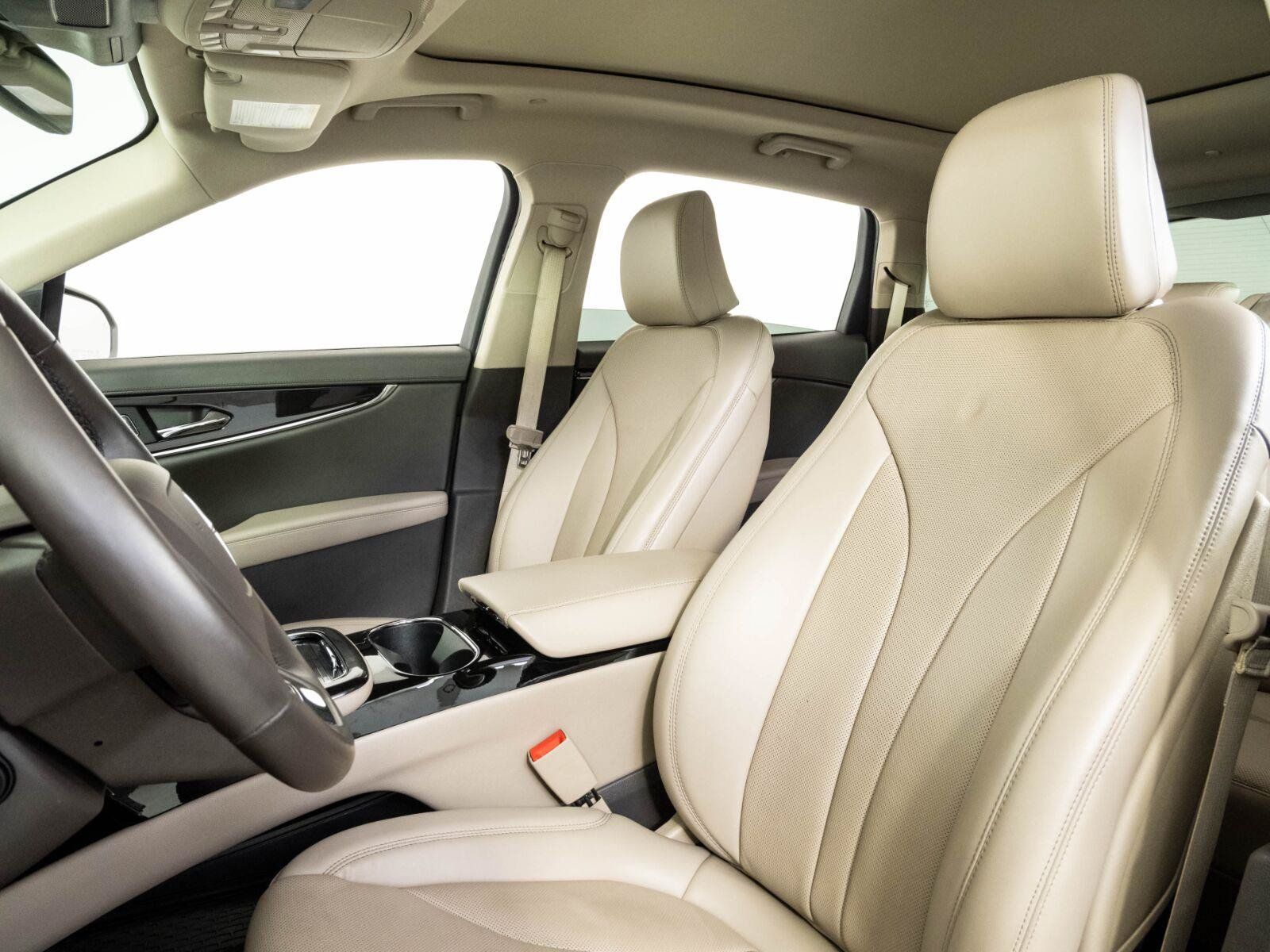 Used 2022 Lincoln Nautilus Reserve AWD/4WD image 5