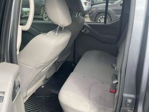 Used 2020 Nissan Frontier SV w/ Midnight Edition Floor Mats RWD image 8