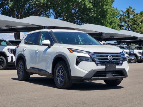 Used 2026 Nissan Rogue SV AWD/4WD image 3