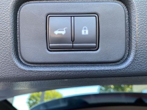 Certified 2025 Nissan Pathfinder SL FWD image 10