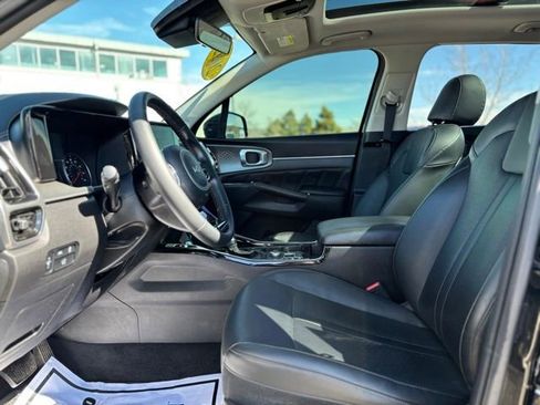 Used 2022 Kia Sorento SX image 11