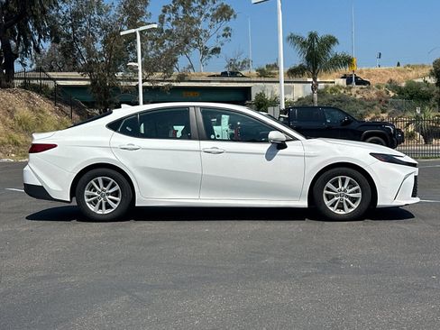 Used 2025 Toyota Camry LE image 6