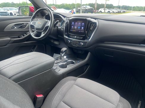 Used 2022 Chevrolet Traverse LT FWD image 10