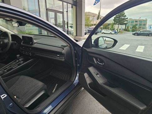 Used 2023 Honda Accord EX image 12