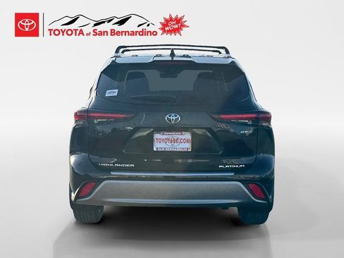 New 2026 Toyota Highlander Platinum image 4