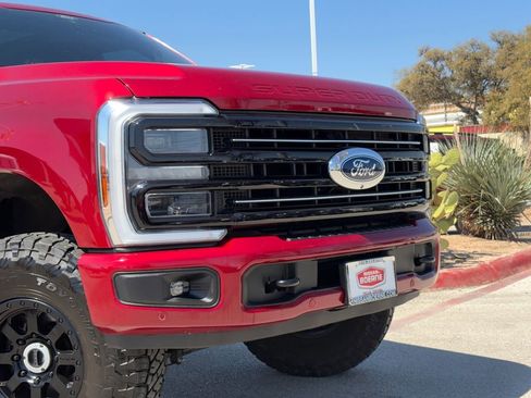 Used 2025 Ford F250 Platinum w/ FX4 Off-Road Package image 3