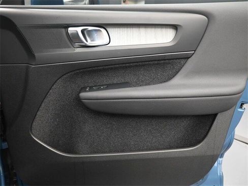 Certified 2024 Volvo XC40 B5 Plus w/ Protection Package Premier image 30