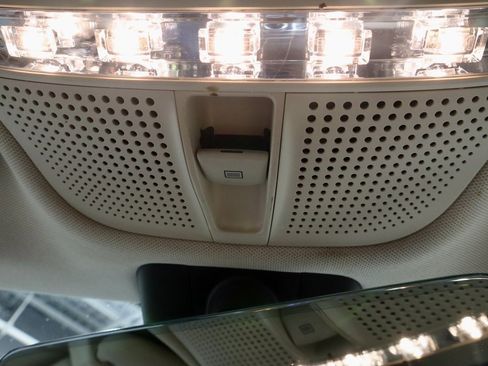 Used 2021 Mercedes-Benz C 300 4MATIC Sedan image 23