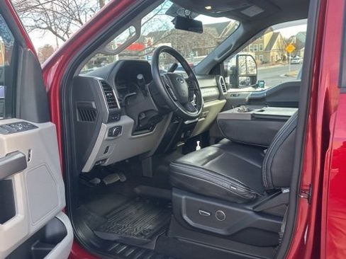 Used 2019 Ford F250 XLT w/ XLT Premium Package image 11
