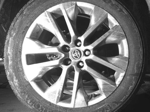 Used 2020 Toyota RAV4 XLE Premium image 15