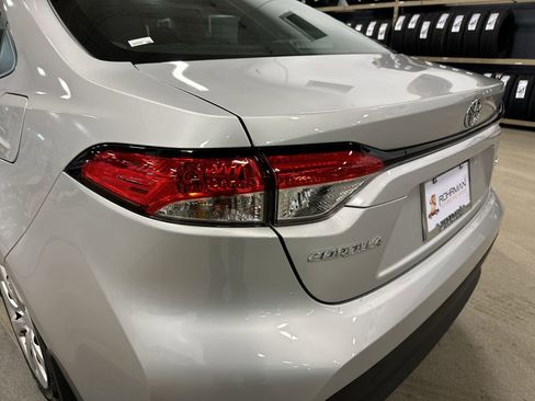 Used 2025 Toyota Corolla LE image 29