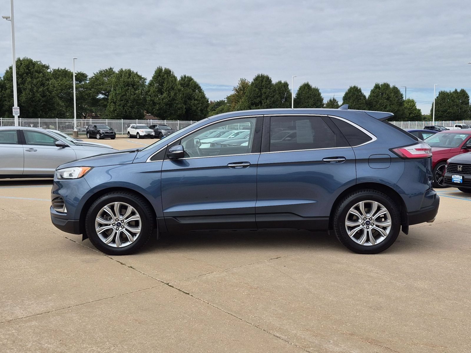Used 2019 Ford Edge Titanium w/ Cold Weather Package AWD/4WD image 9