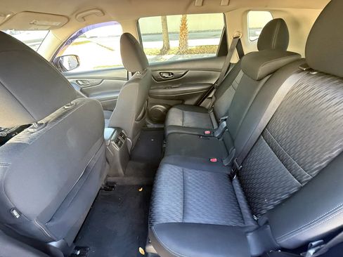 Used 2017 Nissan Rogue SV FWD image 9
