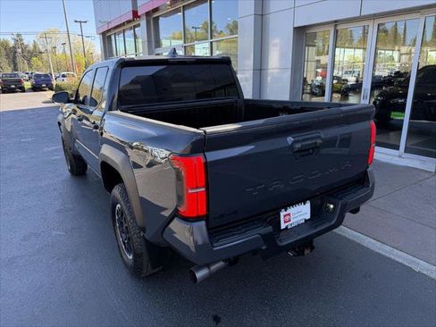 Certified 2024 Toyota Tacoma TRD Off-Road AWD/4WD image 5
