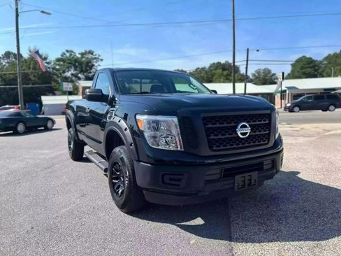 Used 2017 Nissan Titan S image 5