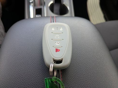 Used 2023 Chevrolet Equinox RS FWD image 30