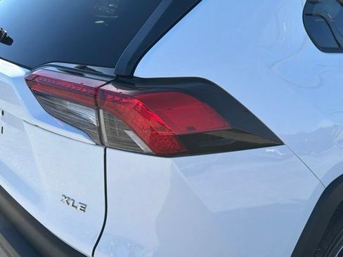 Used 2020 Toyota RAV4 XLE w/ Convenience Package FWD image 13