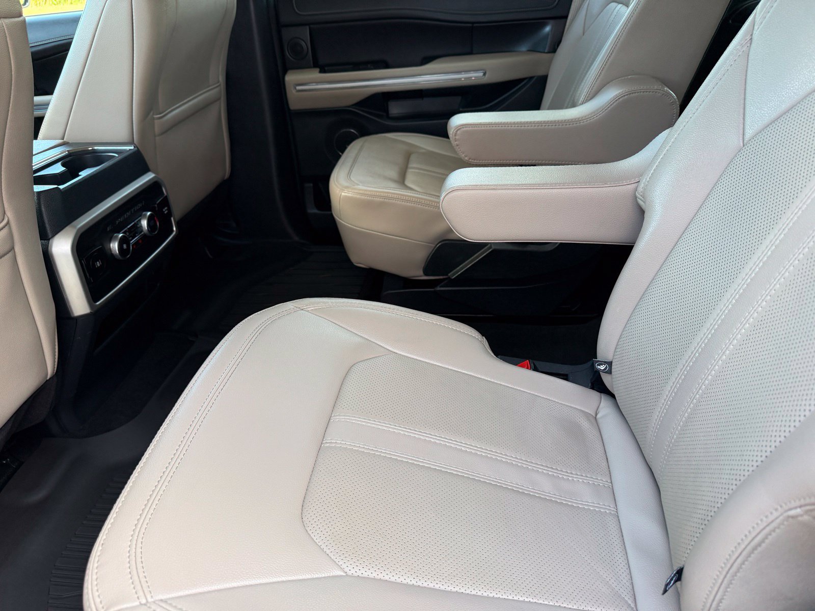 Used 2024 Ford Expedition Limited RWD image 19