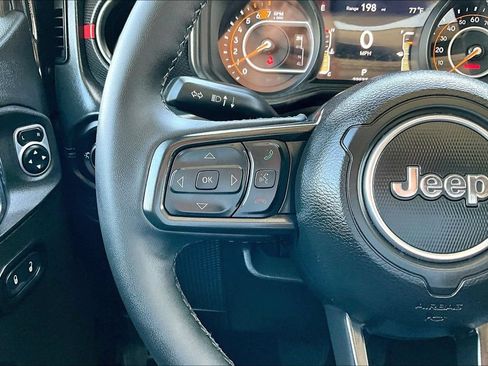 Certified 2025 Jeep Wrangler Unlimited Rubicon w/ Convenience Group AWD/4WD image 6