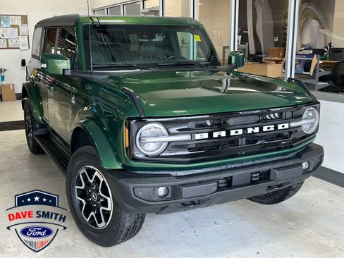 Used 2025 Ford Bronco Outer Banks image 3