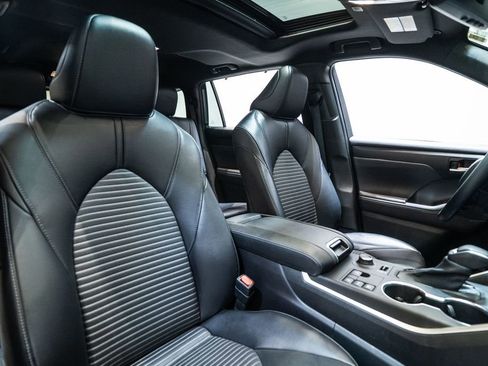 Used 2023 Toyota Highlander XSE image 15