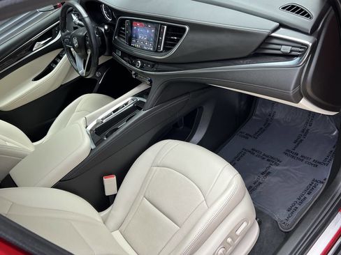 Used 2023 Buick Enclave Essence image 22