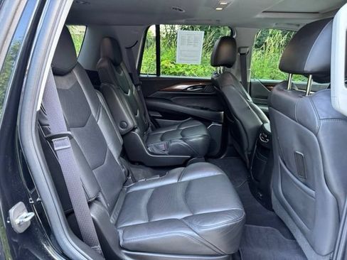 Used 2017 Cadillac Escalade Luxury AWD/4WD image 19