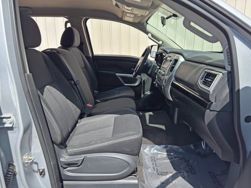 Used 2019 Nissan Titan SV AWD/4WD image 14