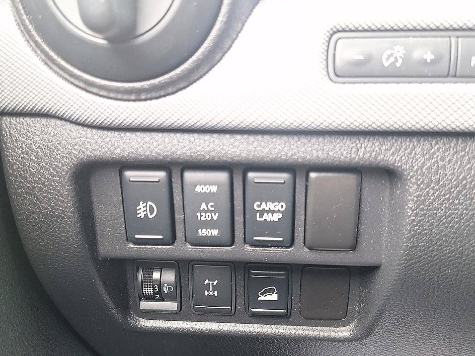 Used 2017 Nissan Titan PRO-4X AWD/4WD image 31