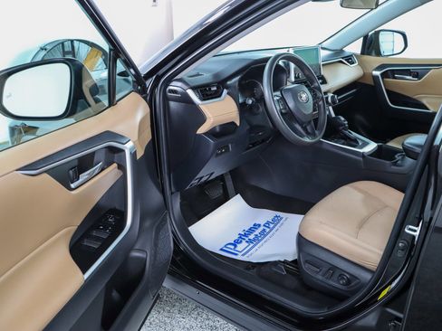 Used 2023 Toyota RAV4 XLE image 3