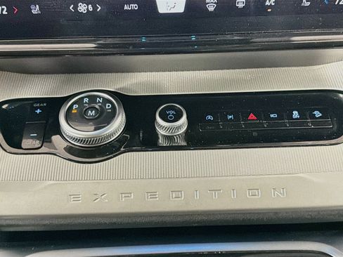 Used 2025 Ford Expedition Active AWD/4WD image 25
