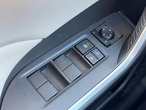 Used 2021 Toyota RAV4 XLE image 17