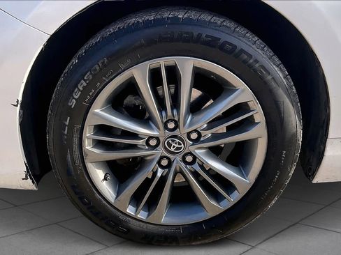 Used 2016 Toyota Camry SE image 11