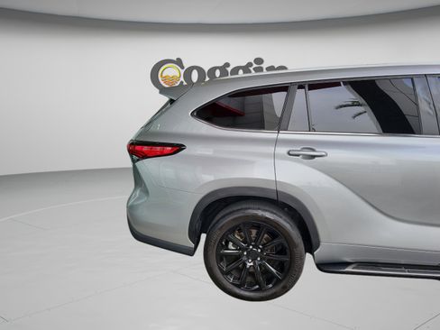Certified 2023 Toyota Highlander XLE image 31