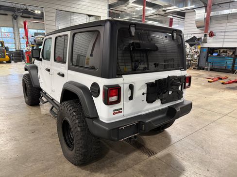 Used 2022 Jeep Wrangler Unlimited Sport image 40