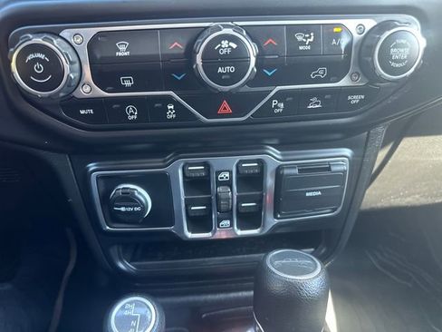 Used 2021 Jeep Gladiator Sport image 15